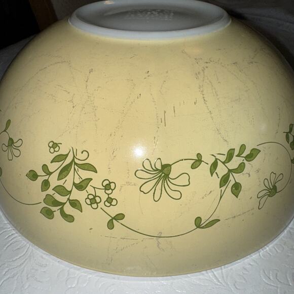 Vintage Pyrex Shenandoah Cinderella Nesting Mixing Bowl Largest 444 Yellow - Picture 2 of 9